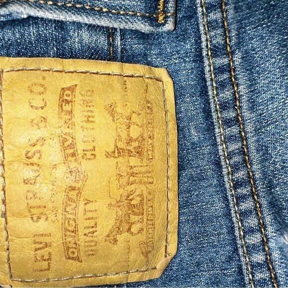 Levi's
511 Slim Cut-Off Denim Shorts
Stay cool in in 100% cotton sz… - Picture 6 of 8